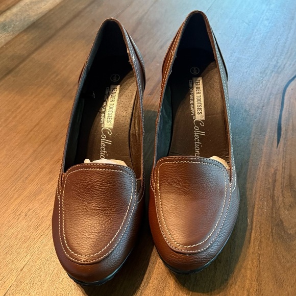 NIB Tender Tootsies - Cayleen Brown Comfort Heeled Loafer Pumps - 8M - Picture 2 of 5